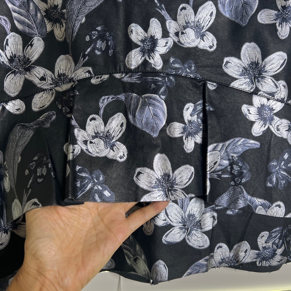 Zara women’s black Silver Faux leather floral ruffle pelium mini skirt size M - Picture 5 of 9